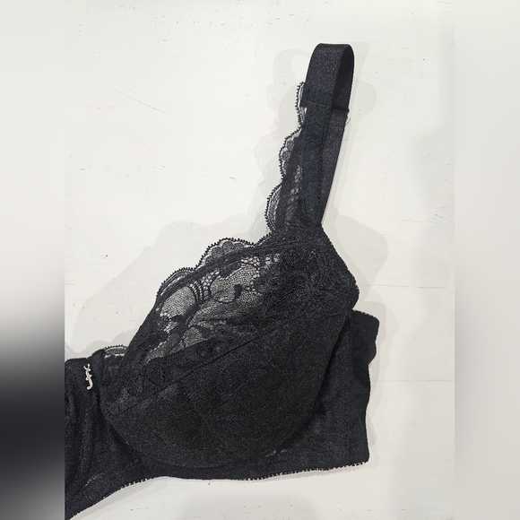 Frederick's of Hollywood Black Lace Bra. Size 34DD. Sexy Stylish Lace - Picture 2 of 8